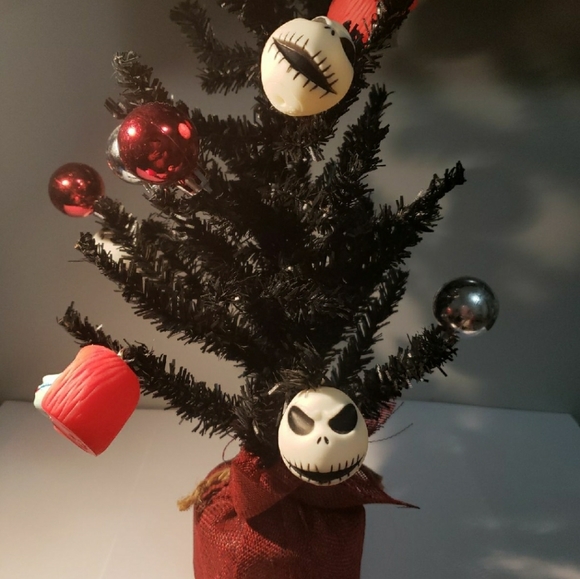 DISNEY TIM BURTON'S The Nightmare Before Christmas Decorated Tree - Picture 3 of 7